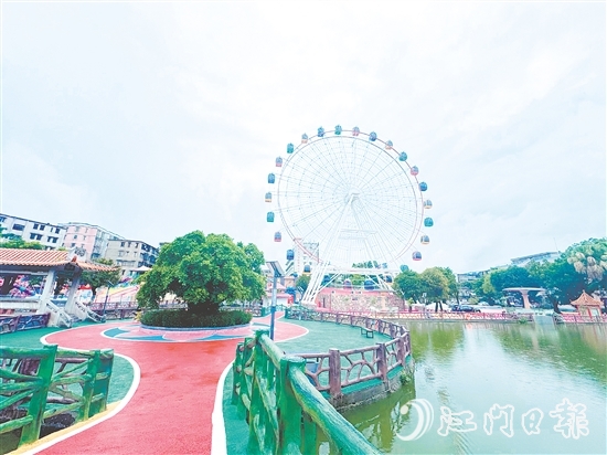 位于三埠文化公園的開平第一個摩天輪正式向公眾開放。