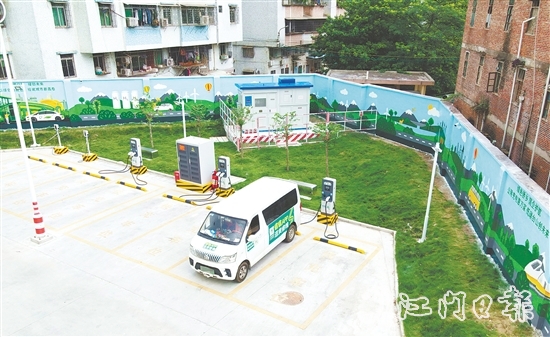 新建的榮匯世家小區(qū)側(cè)充電站設(shè)施方便快捷，環(huán)境干凈整潔。