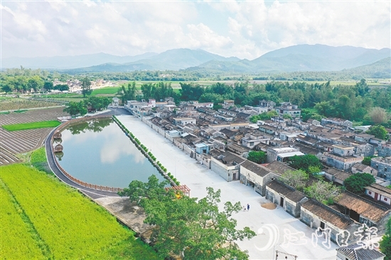 四九鎮(zhèn)東方村以產(chǎn)業(yè)融合發(fā)展新范式、文旅融合新地標(biāo)、生態(tài)宜居新標(biāo)桿的三重蝶變，繪就產(chǎn)業(yè)興、生態(tài)美、百姓富的鄉(xiāng)村振興新圖景。