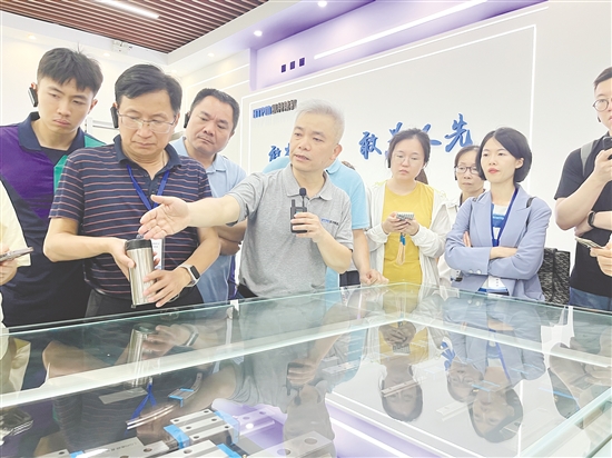 媒體團(tuán)走進(jìn)廣東凱特精密機(jī)械有限公司。