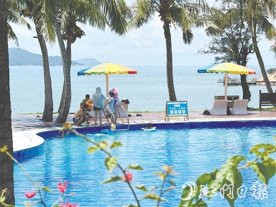 這個(gè)夏天，臺(tái)山以愈發(fā)鮮明的濱海旅游符號(hào)，吸引八方來(lái)客奔赴山海之約。