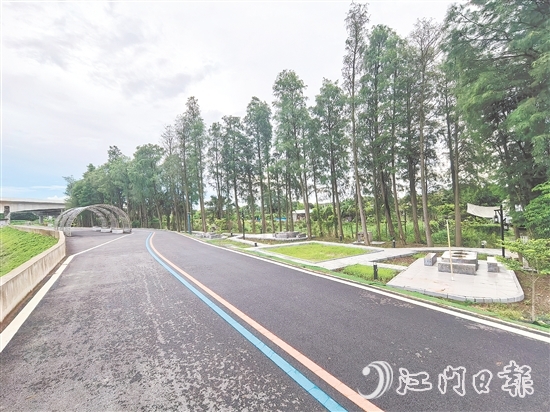 下沙河綜合治理工程成效初顯，河岸環(huán)境升級，成為村民休閑娛樂的好地方。