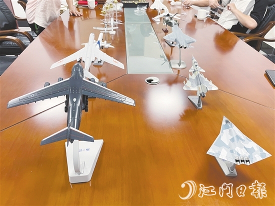 這批飛機模型采用鋅合金材質(zhì)，利用壓力鑄造技術(shù)制造，屬于市面上較為高端的模型。