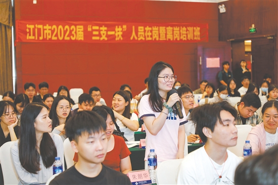 市人力資源社會(huì)保障局舉辦的“三支一扶”人員培訓(xùn)現(xiàn)場。