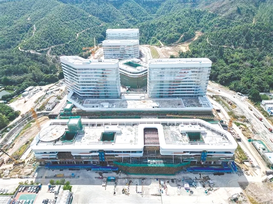 江門市新三甲醫(yī)院建設(shè)項目主體結(jié)構(gòu)與外立面裝修已完成。 江門市新三甲醫(yī)院建設(shè)項目主體結(jié)構(gòu)與外立面裝修已完成。