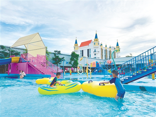 這個(gè)夏天，親子酒店搭配水上樂(lè)園更受親子家庭青睞。