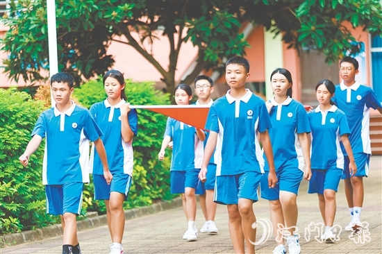 怡霖學(xué)校致力于培養(yǎng)學(xué)生擁有健全人格、社會責(zé)任感與家國情懷。