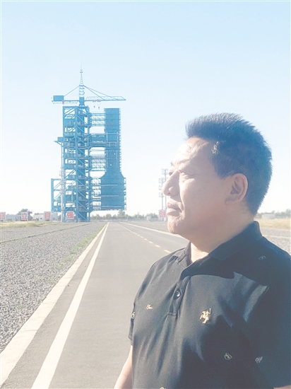 何德能。