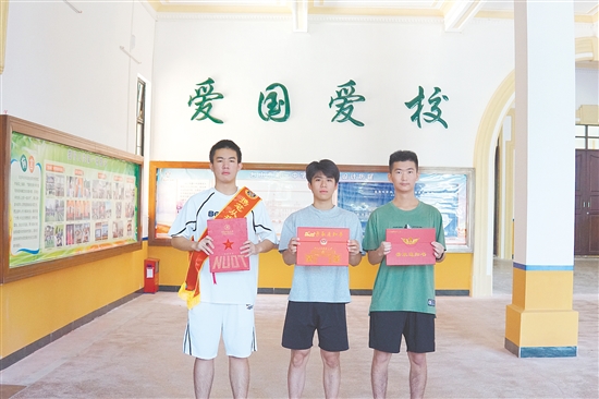 臺(tái)山一中學(xué)子攜筆從戎，以理想繪就青春答卷。