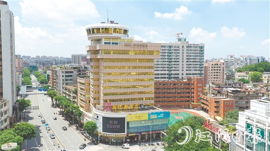 新僑都旋轉(zhuǎn)西餐廳的熱度不亞于當(dāng)年。