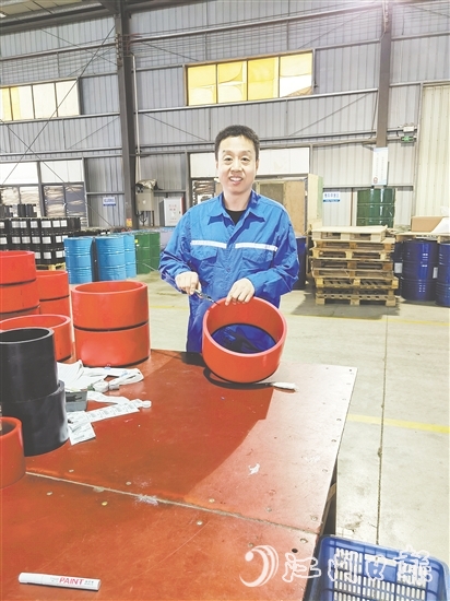 張欣釗展示成品。