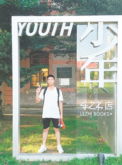 網(wǎng)絡(luò)空間部隊信息工程大學(xué)關(guān)博耀