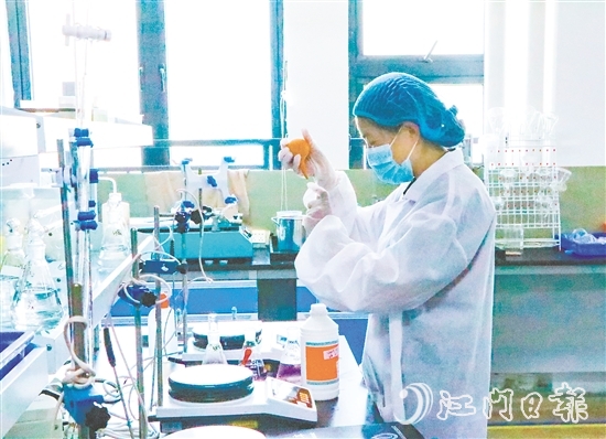 寶德利的研發(fā)人員在實(shí)驗(yàn)室攻堅(jiān)技術(shù)難題。