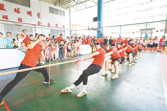 比賽現(xiàn)場競爭激烈，選手們都鉚足了勁。