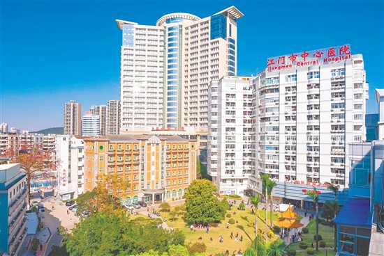 江門市中心醫(yī)院正以“一體兩翼多極”的新格局，書寫新時代醫(yī)師的榮耀篇章。