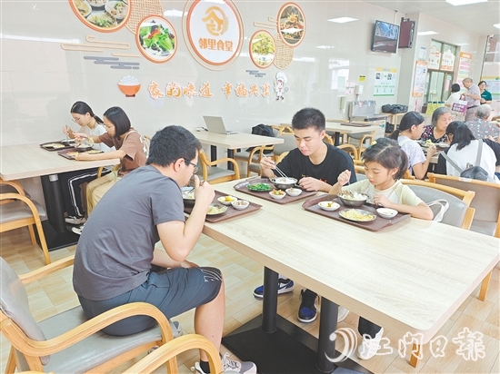 禮樂鄰里食堂開啟“全齡友好”模式，吸引不少年輕人前往。
