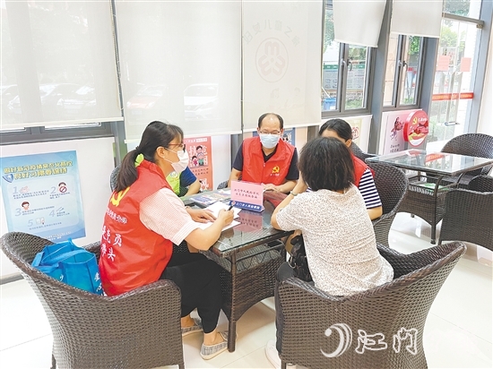 豐雅社區(qū)深化與法院、檢察院的協(xié)作，組建專業(yè)法治宣傳隊(duì)，助力化解群眾糾紛。