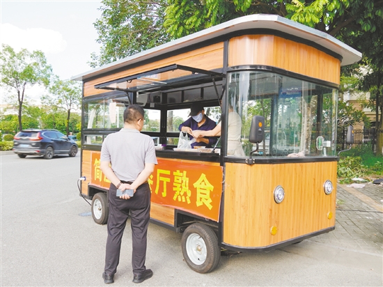 私房菜餐館購置外賣車銷售熟食。