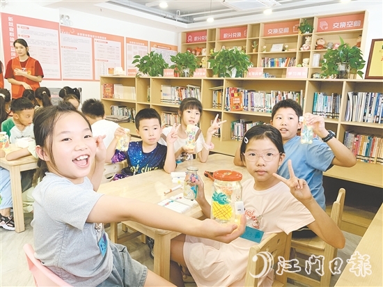 外海街道幸福鄰里匯黨群服務中心打造空間魔法師特色課堂，讓孩子在實踐中學習知識。
