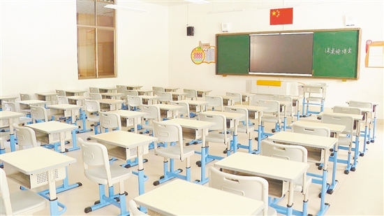 新會(huì)東區(qū)學(xué)校的教室已經(jīng)布置一新。