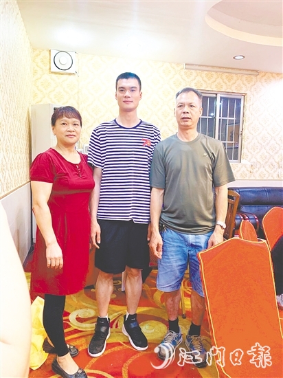 父母是周振君最堅強的后盾，支持他在部隊好好干，爭取再立新功。