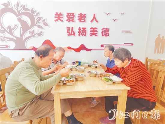 鶴山做好老年助餐工作，為老年人提供健康實(shí)惠的餐食。