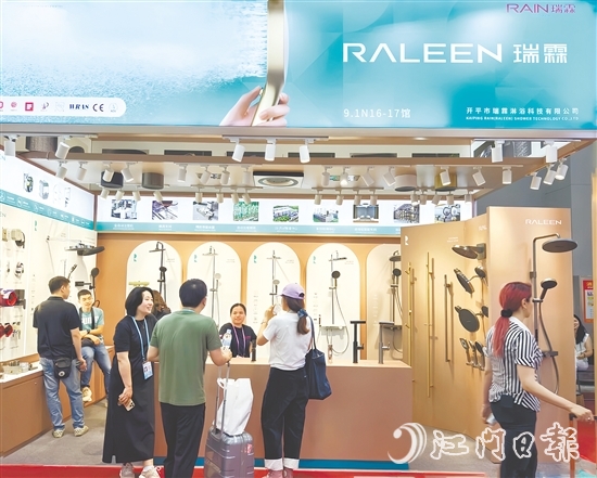 在第137屆廣交會(huì)上，開平水暖衛(wèi)浴企業(yè)火力全開，爭(zhēng)取更多全球訂單。