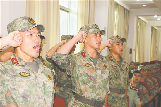 “夏北浩民兵排”正式成立，民兵莊嚴(yán)宣誓。