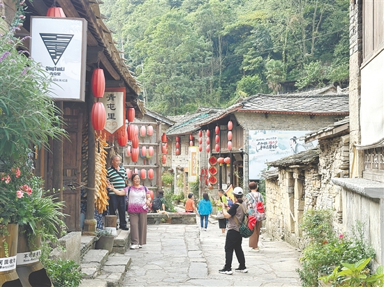 9月9日，“邑起游”云貴秋韻5天游啟程。