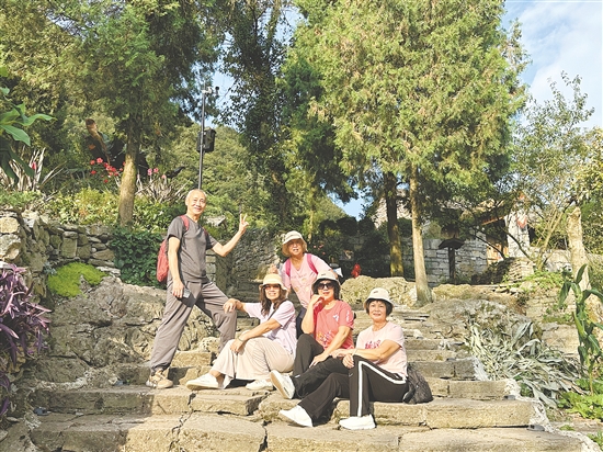 江門春秋國旅的9月收客量預(yù)計同比增長20%左右，以中老年群體為主。