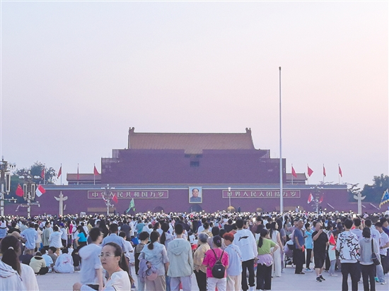 當(dāng)前北京已成為江門市民秋季出游的“頂流”目的地。圖為北京天安門廣場(chǎng)。
