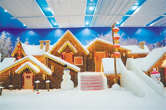 古勞水鄉(xiāng)冰雪大世界的雪鄉(xiāng)小屋溫馨可愛。