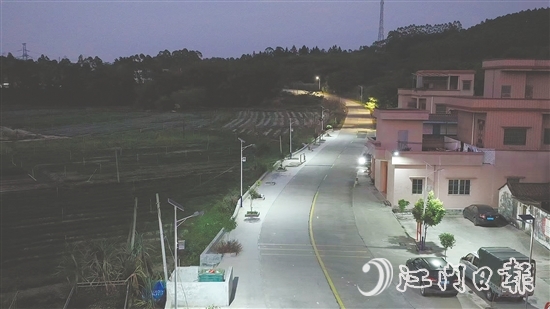 中勝村于今年完成雅龍線（中勝段）路燈亮化工程。