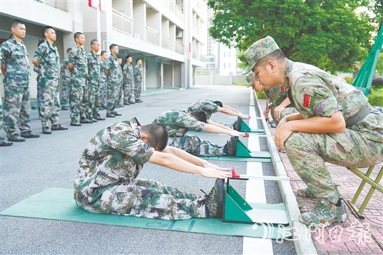 預定新兵接受役前教育。