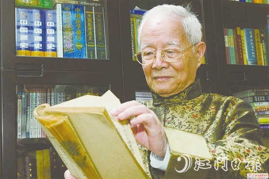 已故開平籍“國醫(yī)大師”鄧鐵濤。資料圖片