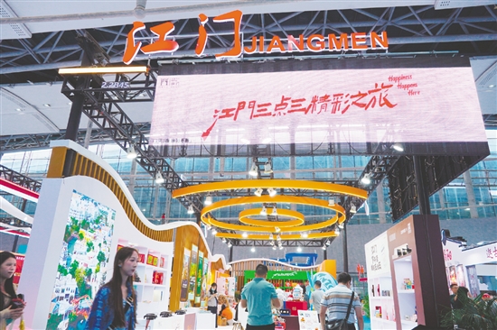 踏入江門展館，濃郁的僑鄉(xiāng)文化氣息撲面而來(lái)。