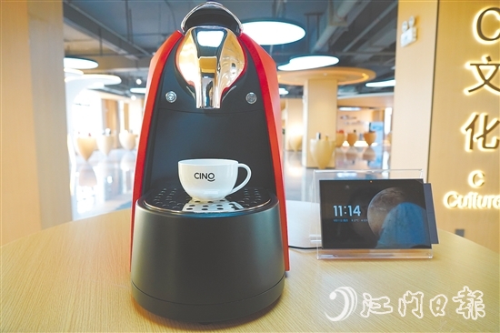 西啡科技研發(fā)的首臺膠囊咖啡機。