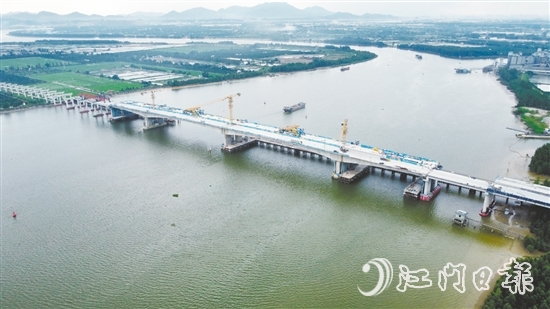 潭江特大橋主跨順利合龍。