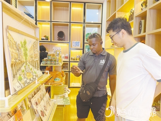 臺(tái)山市以公共文化場館為核心，充分發(fā)揮創(chuàng)意，開發(fā)了一系列獨(dú)具特色的文化旅游產(chǎn)品。