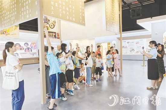 臺(tái)山市博物館組織開展研學(xué)活動(dòng)，孩子們在沉浸式體驗(yàn)中學(xué)習(xí)華僑歷史文化，感受傳統(tǒng)文化的博大精深。