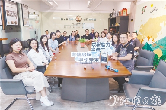 今年，鶴山市人力資源和社會保障局圍繞“提升求職能力、深化自我認知、引路職業(yè)發(fā)展、匹配崗位實戰(zhàn)”四大板塊，整合政府、企業(yè)、高校、社會機構(gòu)等多方資源，聚焦青年人才求職痛點、能力短板與發(fā)展需求，于8月至12月實施“青鶴啟航·職引未來”2025年鶴山市青年人才就業(yè)服務(wù)提升行動。