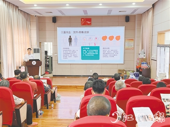 禮樂中心小學應急避難場所組織醫(yī)護人員講解滅蚊知識。