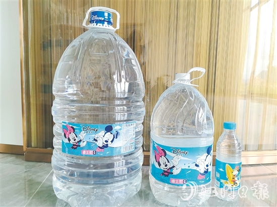迪士尼向恩州山泉水授權(quán)旗下28個IP形象，用于產(chǎn)品包裝和水廠空間設(shè)計。
