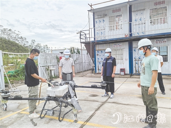 無人機單機可裝載70公斤液體，效率遠超人工。