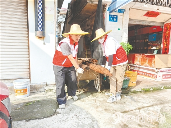 青年突擊隊在防疫一線顯擔(dān)當(dāng)。