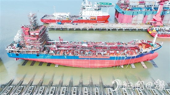 7700載重噸油化船順利下水。