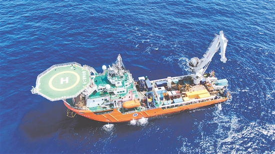 江企建造的“海洋地質(zhì)二號(hào)”科考船在南海北部進(jìn)行“源火”采集。