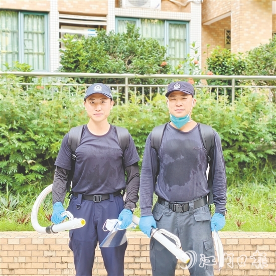 陳明耀（右）、詹自濠（左）每日奮戰(zhàn)在防疫工作一線。