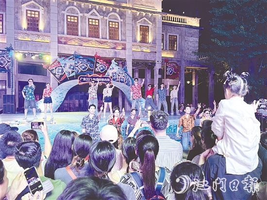 自赤坎華僑古鎮(zhèn)對外開放后，吸引了越來越多的游客走進開平，走進古鎮(zhèn)。