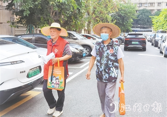北門社區(qū)退休人士加入志愿服務(wù)隊(duì)，做好防蚊滅蚊宣傳員。